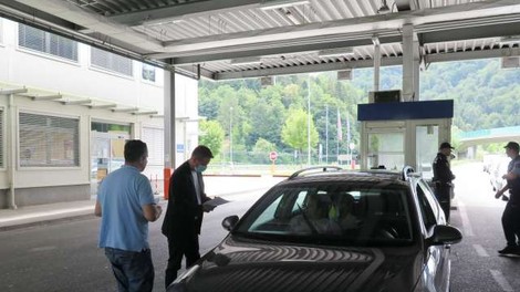 Na slovenskih mejnih prehodih v soboto vročili 338 in v nedeljo 435 odločb o karanteni