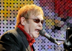 Po skupini Queen na kovancih z glasbenimi legendami tudi Elton John