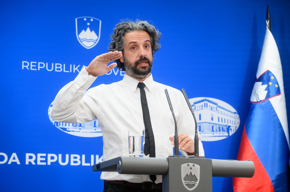 Slovenija postopoma dosega raven okužb za uvrstitev na rumeni seznam držav (foto: Nebojša Tejić/STA)