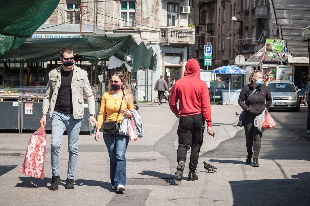 Na Balkanu zaradi naraščanja števila okužb omejitveni ukrepi (foto: Profimedia)