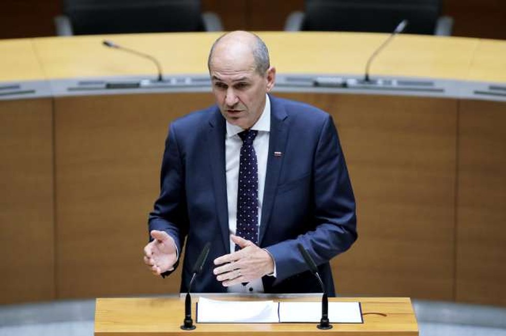 Janša: Aplikacija edina alternativa ustavitvi javnega življenja zaradi covida-19 (foto: Daniel Novakovič/STA)