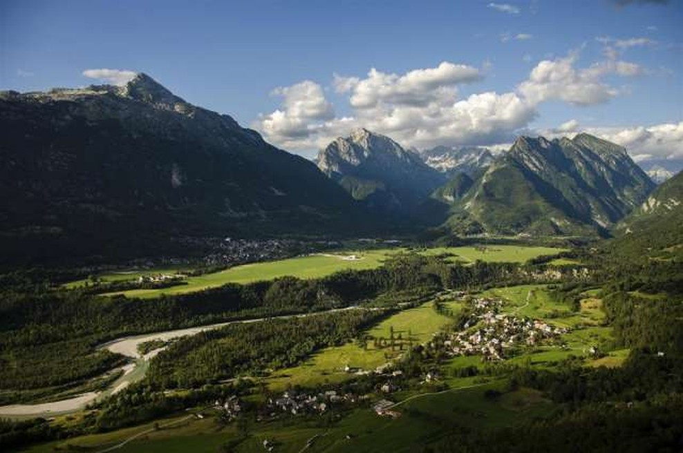 V Posočju težko najti proste turistične kapacitete (foto: STA)