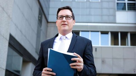 Mobilna aplikacija za obveščanje o stikih z okuženimi že v nekaj tednih