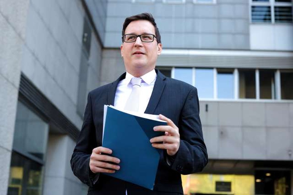 Mobilna aplikacija za obveščanje o stikih z okuženimi že v nekaj tednih (foto: Daniel Novakovič/STA)