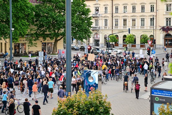 Na tokratnem protestu v Ljubljani naslovili tudi tiste, ki z neaktivnostjo podpirajo stanje v državi