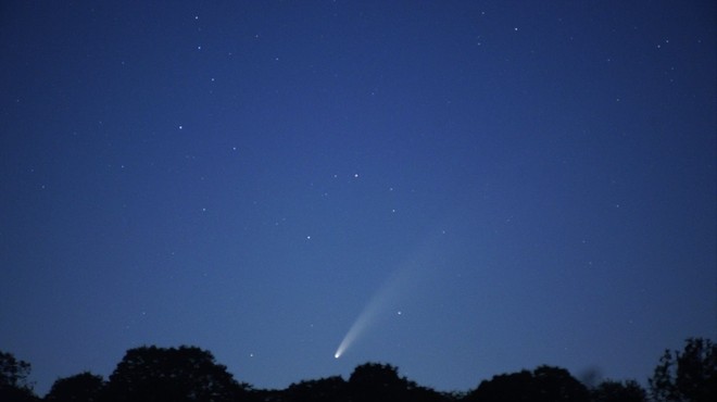 Eden najsvetlejših kometov zadnjih let bo naslednje dni moč videti tudi zvečer (foto: profimedia)