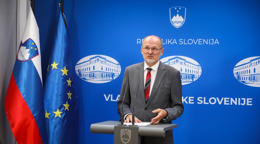 Istra in Kvarner v zelenem, ostale županije ob Jadranu rumene (foto: Anže Malovrh/STA)