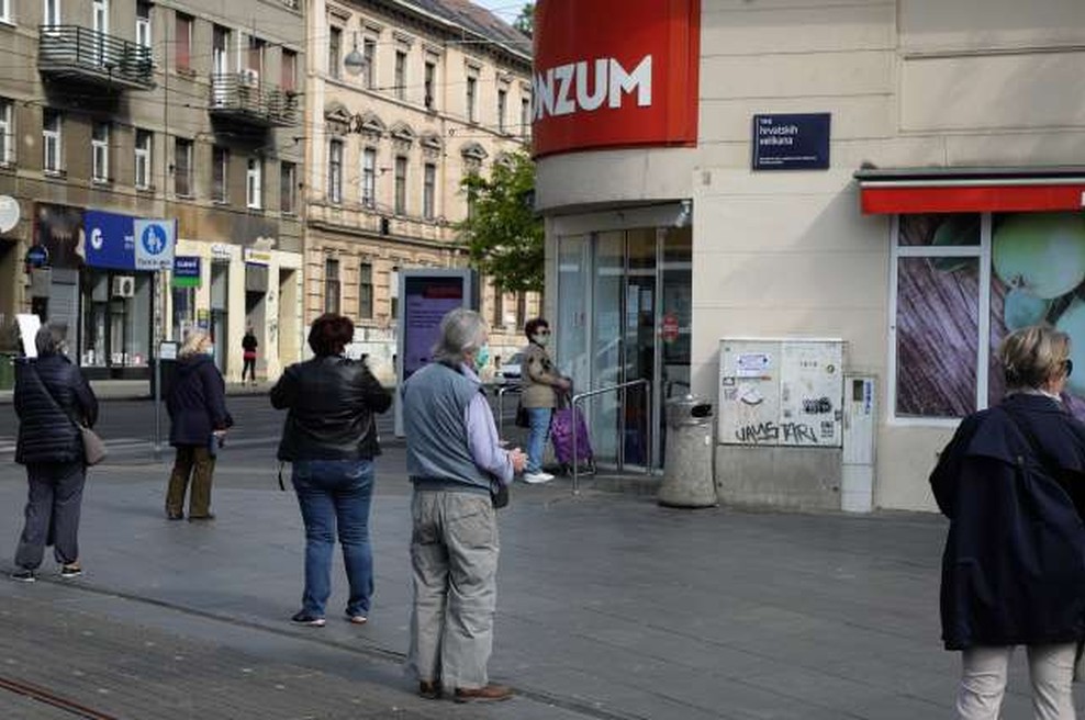 Na Hrvaškem 92 novih okužb (foto: Hina/STA)