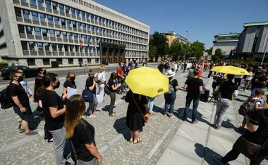 Pred državnim zborom novinarski poziv k neodvisnosti medijev