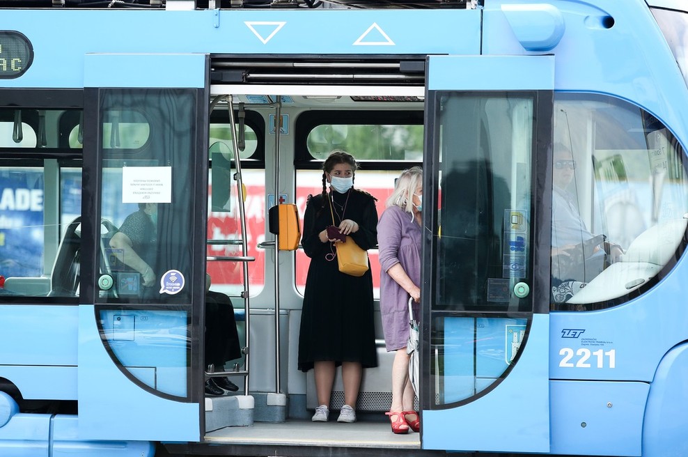 Za povprečno hrvaško družino je mesečni strošek za maske prevelik (foto: profimedia)