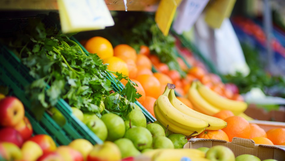 
                            Stojnice ob cestah niso najbolj zaupanja vredna mesta za nabavo sadja in zelenjave (foto: Shutterstock)