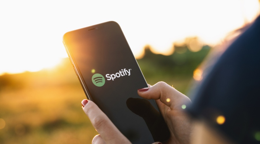 Priljubljena storitev za pretakanje avdio vsebin Spotify na voljo tudi v Sloveniji (foto: Shutterstock)