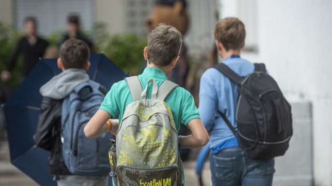 Zaradi odprtih šol stopnja okuženosti med učenci na Švedskem ni višja (foto: Bor Slana/STA)