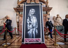 Ukradena vrata z Banksyjevim grafitom našli na podstrešju zapuščene hiše v Italiji