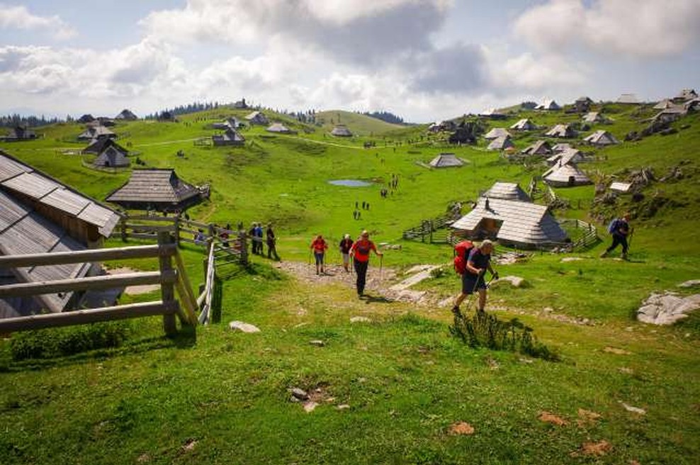 Na Veliki planini uvajajo plačljivo parkiranje (foto: Nebojša Tejić/STA)
