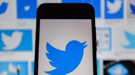 Za napadi na twitterske račune politikov in znanih oseb je skupina mladih hekerjev