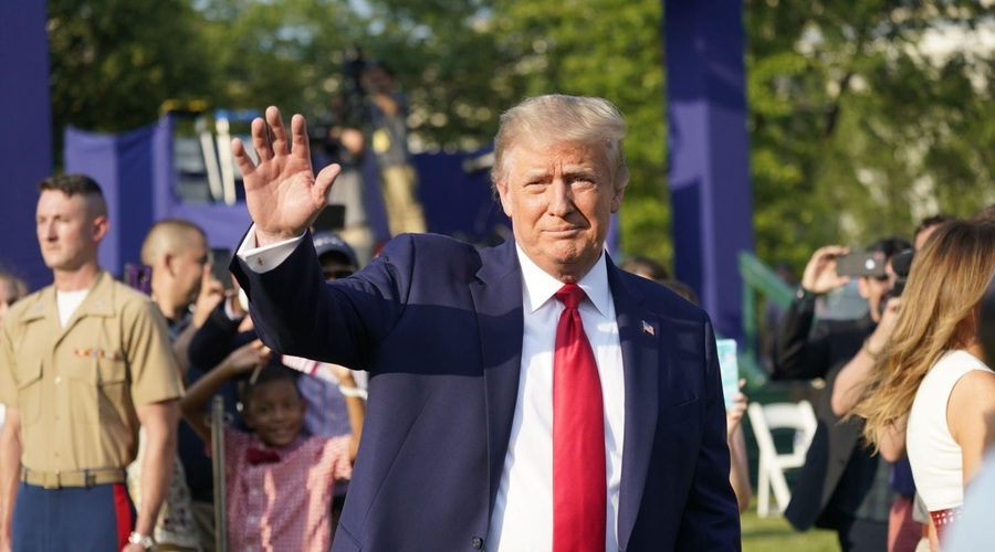 Trump kljub slabi epidemiološki sliki trmasto vztraja, da ne bo ukazal obvezne uporabe mask (foto: profimedia)