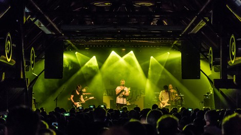 V Nemčiji iščejo neokužene ljubitelje glasbe na poskusni koncert, s čimer bi lažje ocenili tveganje za okužbo