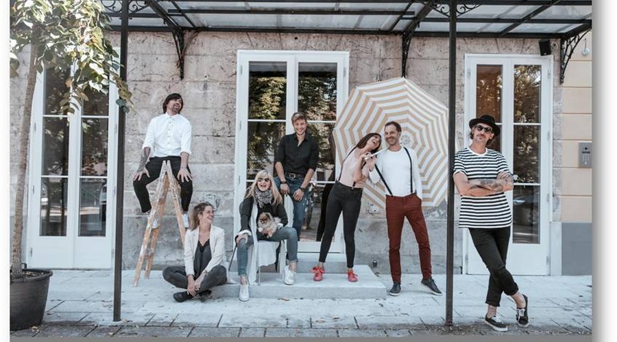 Na fotografiji je ekipa Lolite Eipprova (z leve): Primož Pivec, Meta Srnel, lastnica Kaval Group Dada Jerovšek, vodja nove Lolite Matej Horvat, Maja Humar in Andrej Mercina iz biroja Triiije in Jaša Mrevlje Pollak. (foto: Taja Košir Popovič)