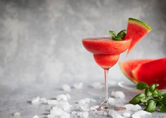 Recept za popolno poletno osvežitev: koktajl mimoza z lubenico!