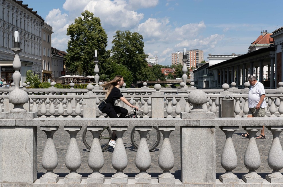 V Sloveniji že tretji dan zapored ena smrtna žrtev, potrjenih 24 okužb (foto: Profimedia)