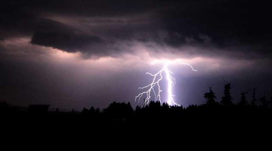 Možni dolgotrajnejši nalivi, ni izključen pojav toče in močnih sunkov vetra (foto: Tamino Petelinšek/STA)