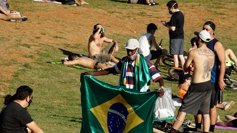 V Braziliji, Kolumbiji in Mehiki padajo rekordi pri okužbah in umrlih