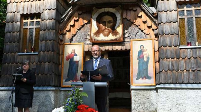 Na slovesnosti ob Ruski kapelici pod Vršičem poziv k solidarnosti med narodi (foto: STA/Tamino Petelinšek)