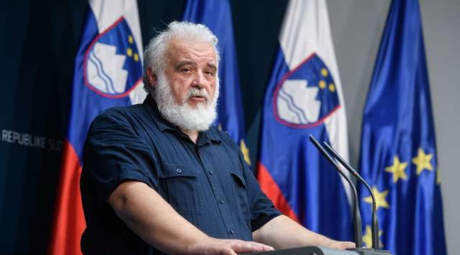 Milan Krek: »Če je na plaži preveč ljudi, se vrnite, ko bo tam ljudi manj!« (foto: Nebojša Tejić/STA)