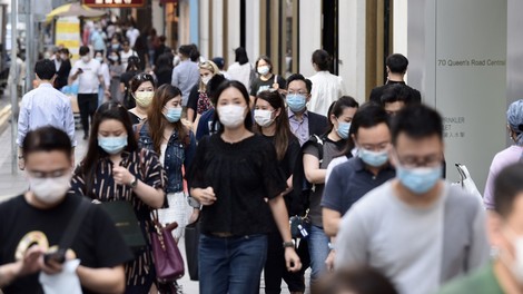 V Hongkongu bodo odslej obvezne zaščitne maske povsod in za vse!