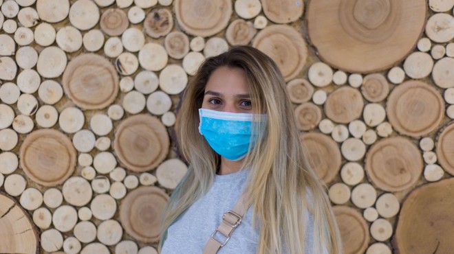 Neuporabe zaščitnih mask ni mogoče sankcionirati (ker ni bila razglašena epidemija) (foto: profimedia)