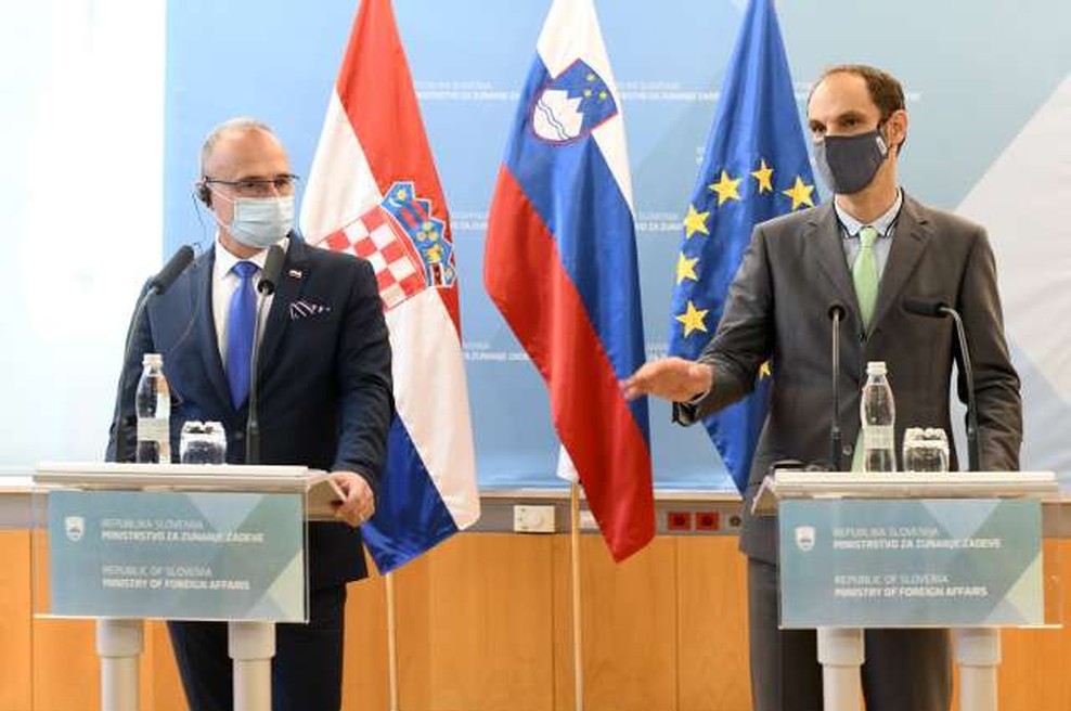Logar povabil hrvaškega kolega, naj zaplava v Piranskem zalivu (foto: Tamino Petelinšek/STA)