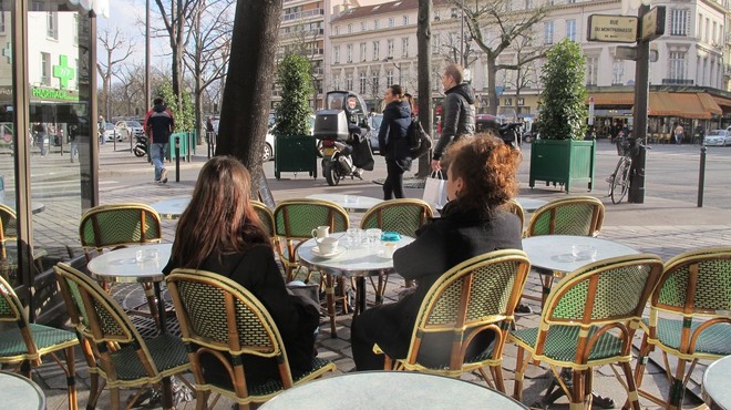 V Franciji bodo prepovedali ogrevanje zunanjih teras lokalov (foto: profimedia)