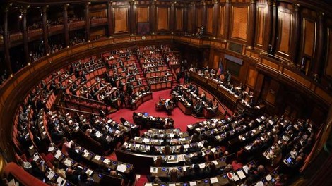 Italija izredne razmere zaradi covida-19 podaljšala do sredine oktobra