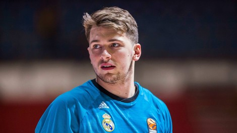 Luka "The Matrix" Dončić v zadnjem trenutku rešil glavo pred kamero