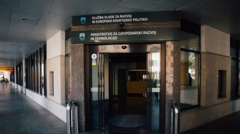 Na gospodarskem ministrstvu v zadnjih dveh tednih trije primeri covida-19