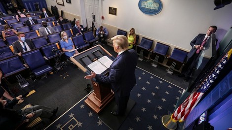 Donald Trump predlaga preložitev novembrskih predsedniških volitev