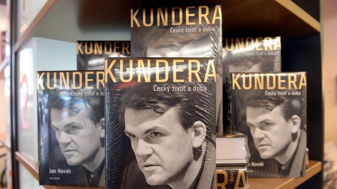 Milan Kundera zasebno knjižnico in arhiv prepustil knjižnici v Brnu (foto: profimedia)