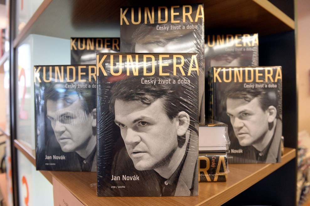 Milan Kundera zasebno knjižnico in arhiv prepustil knjižnici v Brnu (foto: profimedia)