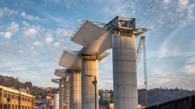 Dve leti po nesreči v Genovi odpirajo nov viadukt (foto: Shutterstock)