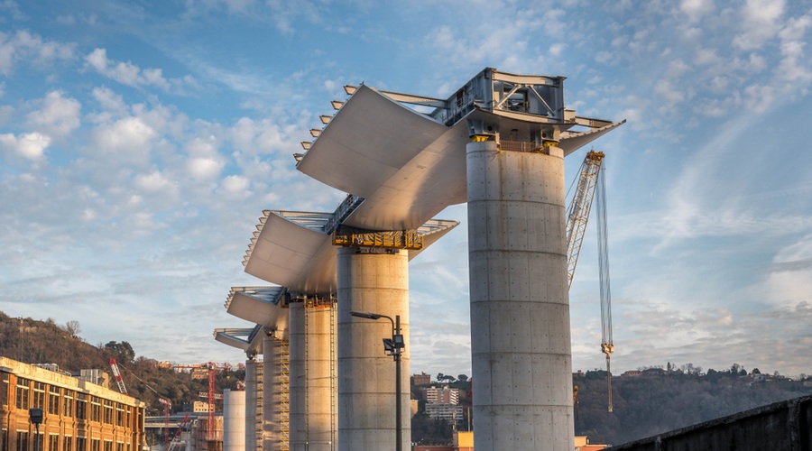 Dve leti po nesreči v Genovi odpirajo nov viadukt (foto: Shutterstock)