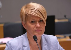 Ministrica za kmetijstvo Aleksandra Pivec odstopila s položaja in izstopila iz stranke DeSUS