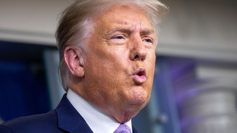Facebook in Twitter zaradi trditve o koronavirusu ukrepala proti Donaldu Trumpu