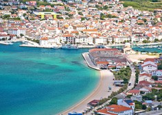 Hrvaška ministrica za turizem in šport opozarja, da ni dokazov, da so se turisti okužili na Pagu