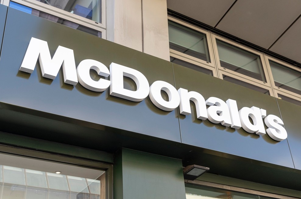 McDonalds s tožbo proti nekdanjemu glavnemu izvršnemu direktorju Stevu Easterbrooku (foto: Profimedia)