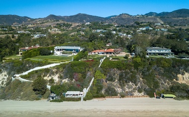 Družina Kardashian se je zatekla v tole 125 milijonov vredno vilo