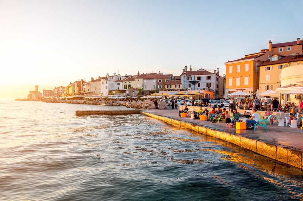Slovenci z boni rešujejo turizem na Obali. Julija celo več gostov, kot lani! (foto: Shutterstock)