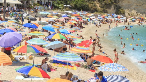 Italija uvedla obvezno testiranje na koronavirus ob prihodu iz Hrvaške, Grčije, Malte in Španije