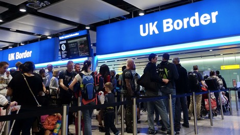 Velika Britanija uvaja karanteno za Francijo, ta bo odgovorila podobno