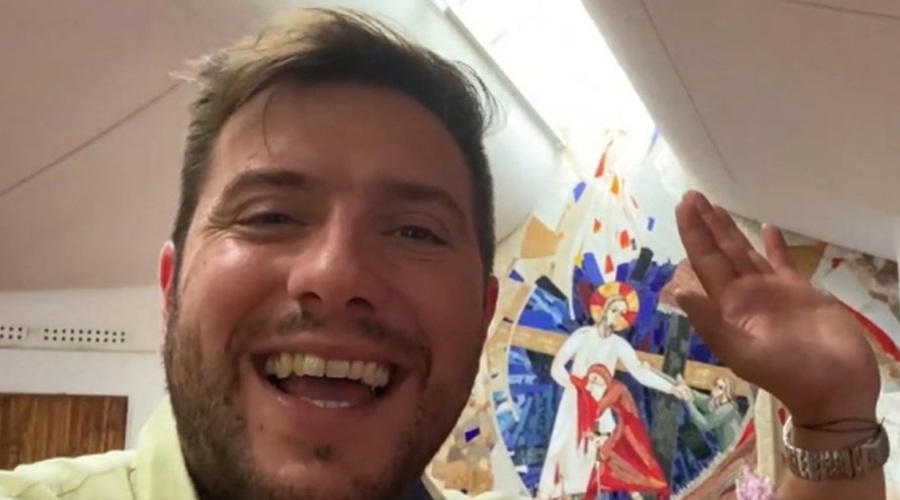 Priljubljeni duhovnik, ki je vernike navduševal v času karantene, objavil svoj prvi vlog v novi župniji (foto: YouTube Martin Golob)
